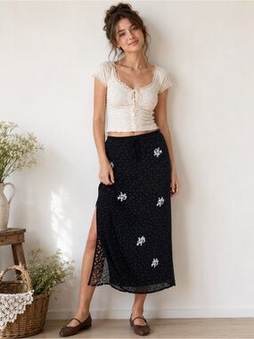 VTG Y2K Black Floral Embroidered Skirt SP Sheer Overlay Side Slit Cottagecore
